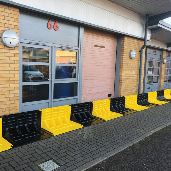 Compact op te bergen modulaire overstromingskering