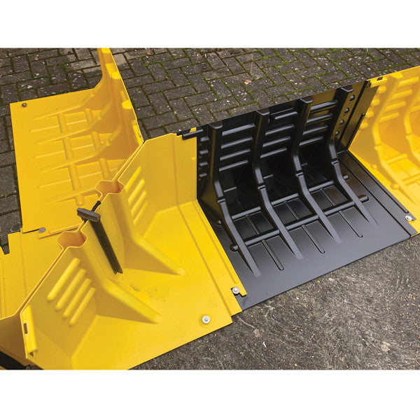 Waterbarrière tegen overstroming bij garage-ingang