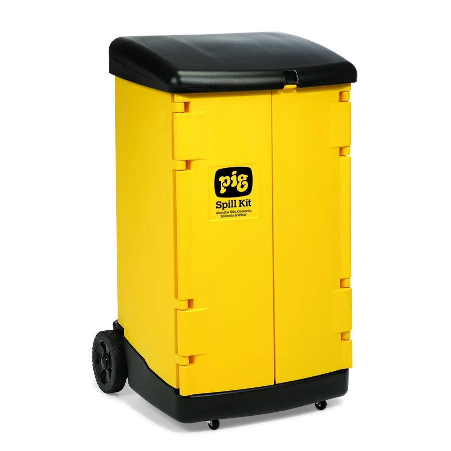 Gele PIG® HazMat Large Spill Caddy met gesloten deuren en verrijdbaar ontwerp.