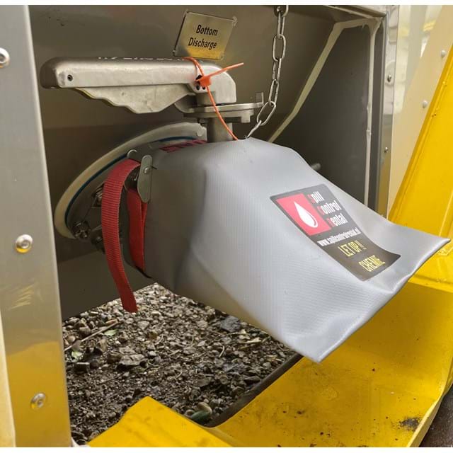 Spill bag voor lekkende afsluiters, gebruikt door transporteurs, bij absorptieshop.nl